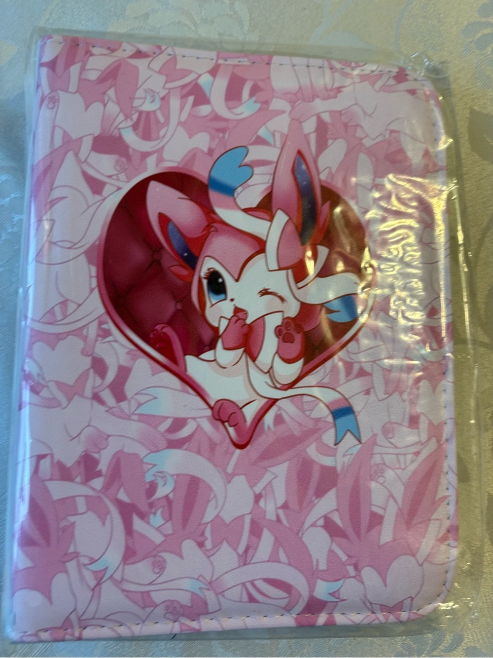 Pokémon Binder Pink Sylveon Heart Zip Brand New